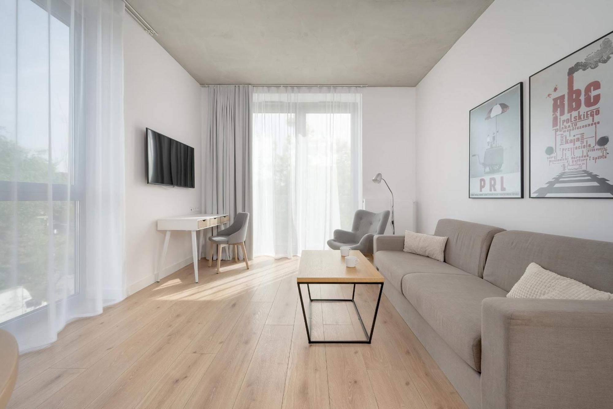 Beautiful White - Beige With Balcony In By Renters Wrocław