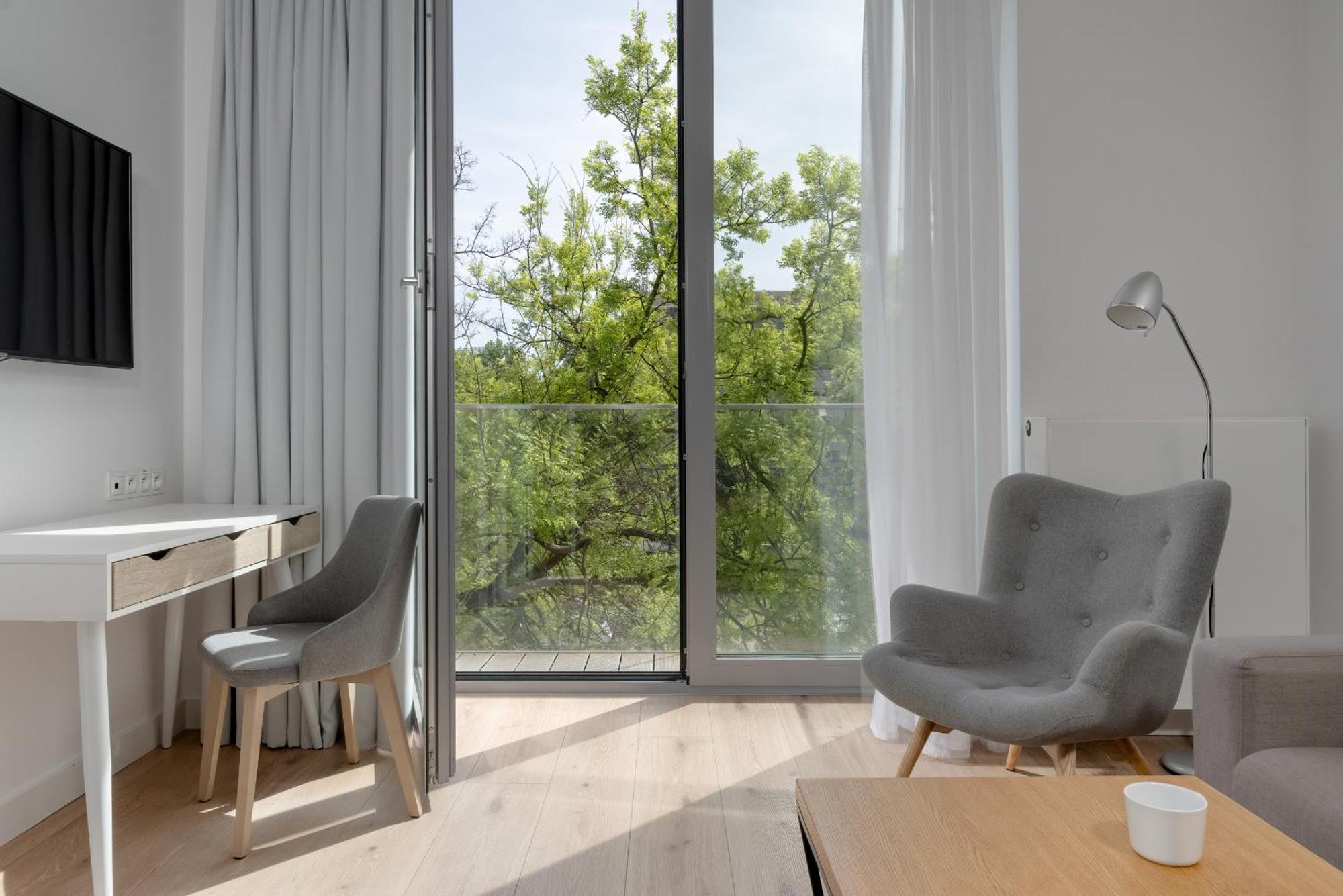 Apartament Beautiful White - Beige With Balcony In By Renters *